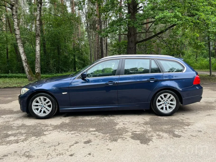 BMW 318 2012 photo 2