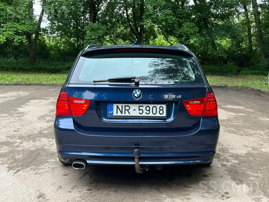 BMW 318 2012 photo 4