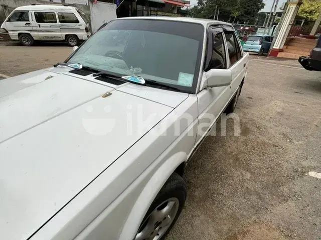 Nissan Sunny 1989 photo 2