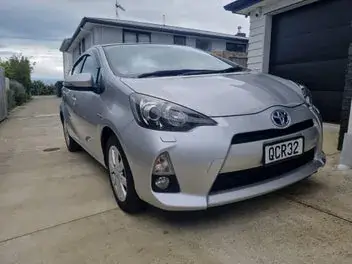 Toyota Aqua 2012 photo 3