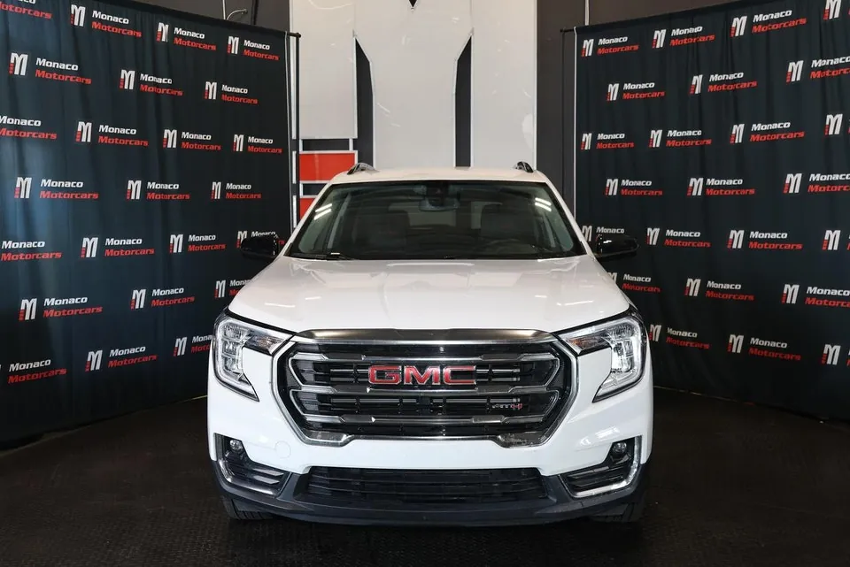 GMC Terrain 2024 photo 2