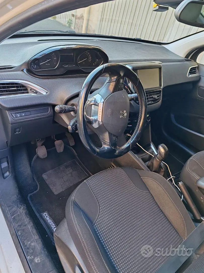 Peugeot 208 2017 photo 4