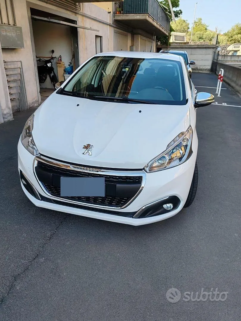 Peugeot 208 2017 photo 3