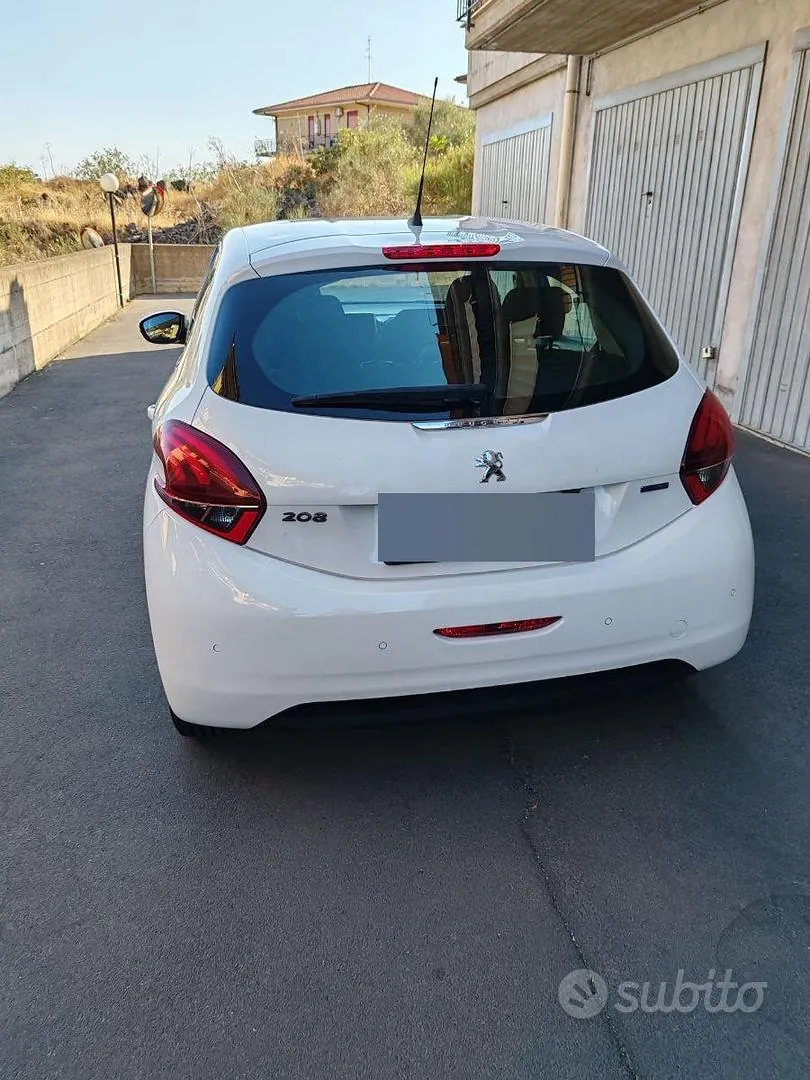 Peugeot 208 2017 photo 2