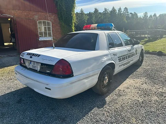 Ford Crown Victoria 2011 photo 5