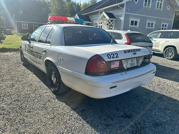 Ford Crown Victoria 2011 photo 4