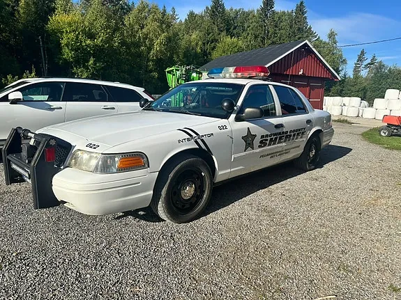 Ford Crown Victoria 2011 photo 3