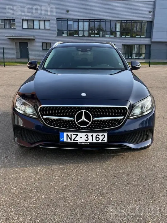 Mercedes-Benz E220 2017 photo 3