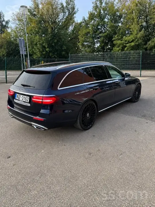 Mercedes-Benz E220 2017 photo 4