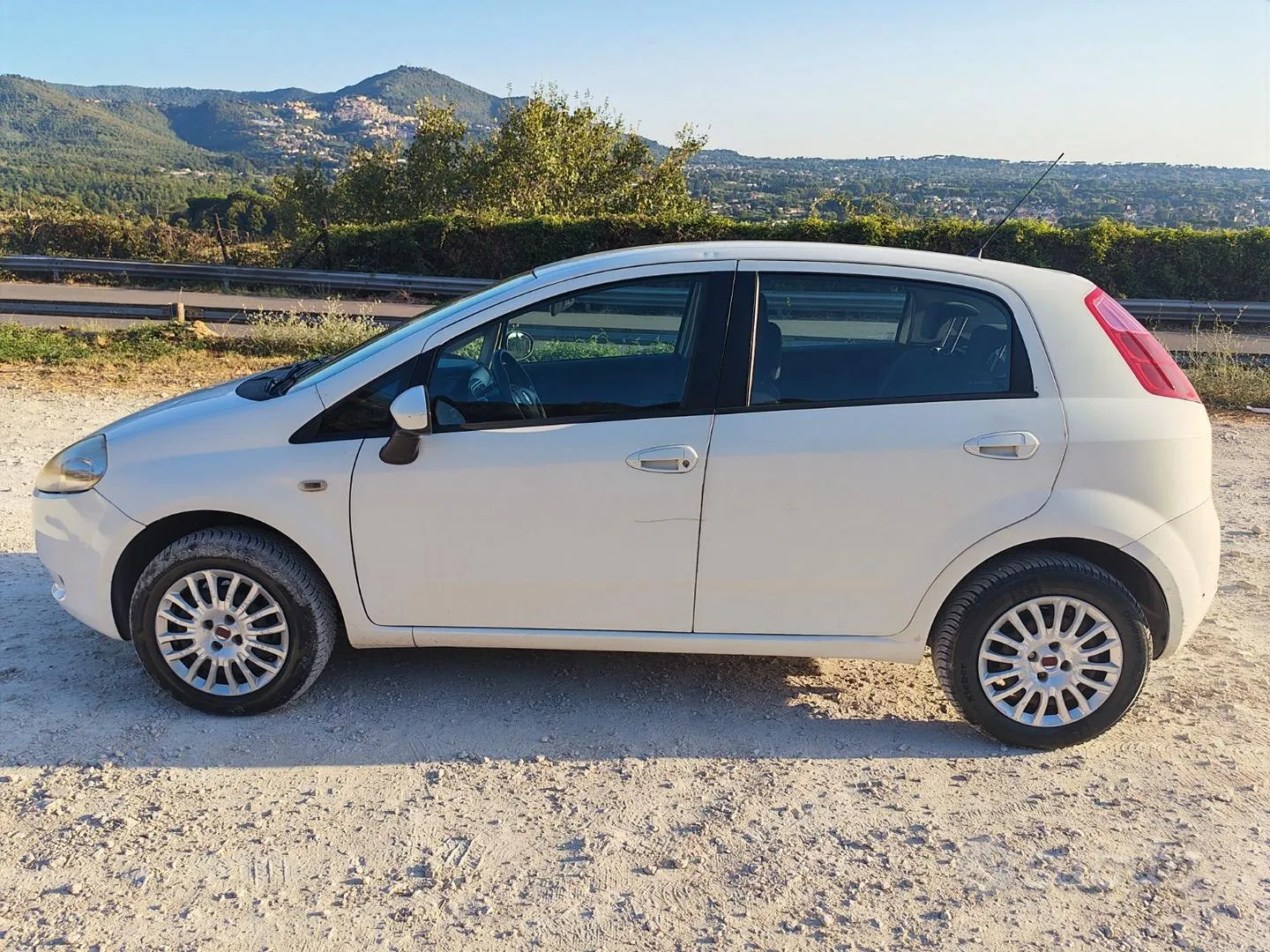 Fiat Grande Punto 2009 photo 5
