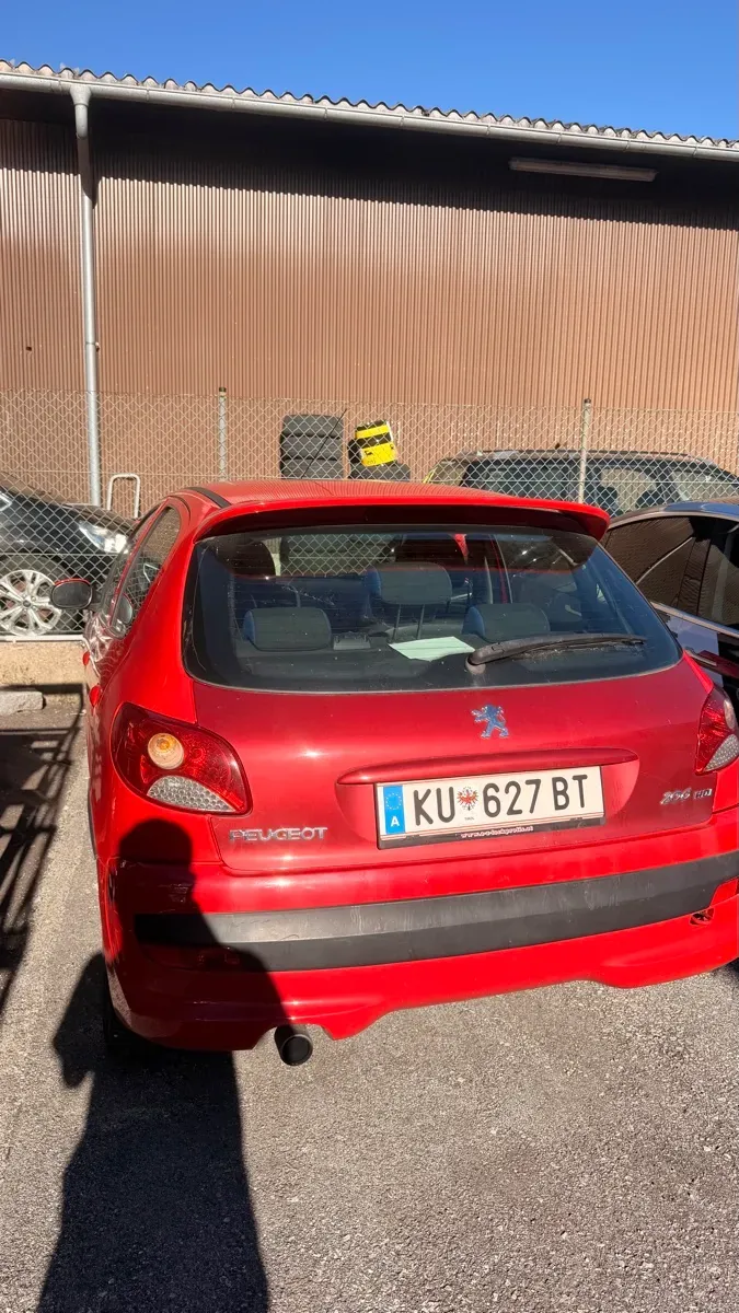 Peugeot 206 2012 photo 2