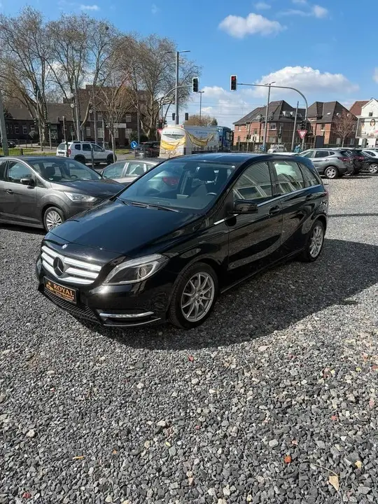 Mercedes-Benz B 200