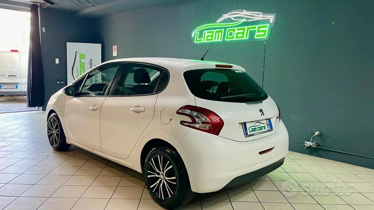 Peugeot 208 2015 photo 4