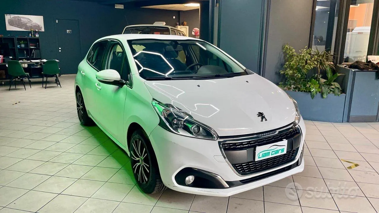 Peugeot 208 2015 photo 3