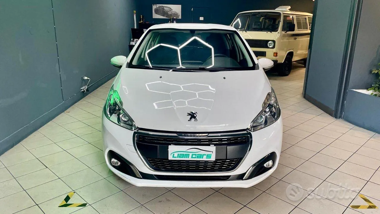 Peugeot 208 2015 photo 2