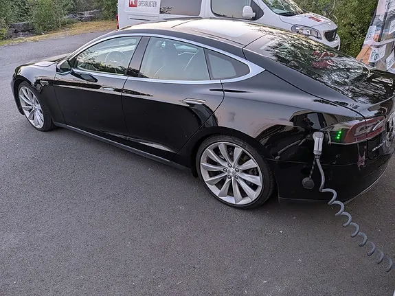 Tesla Model S 2013 photo 2