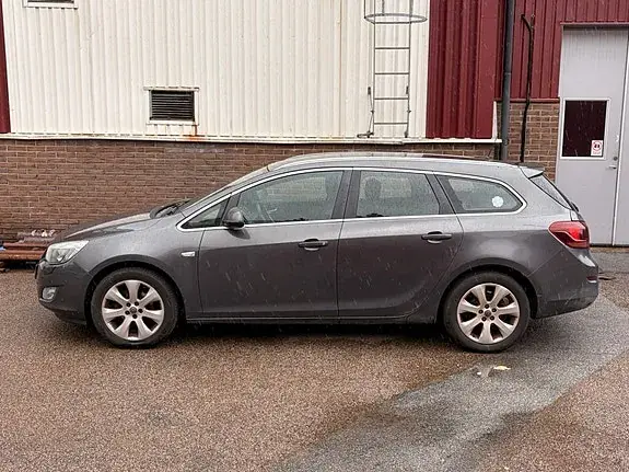 Opel Astra 2011 photo 3