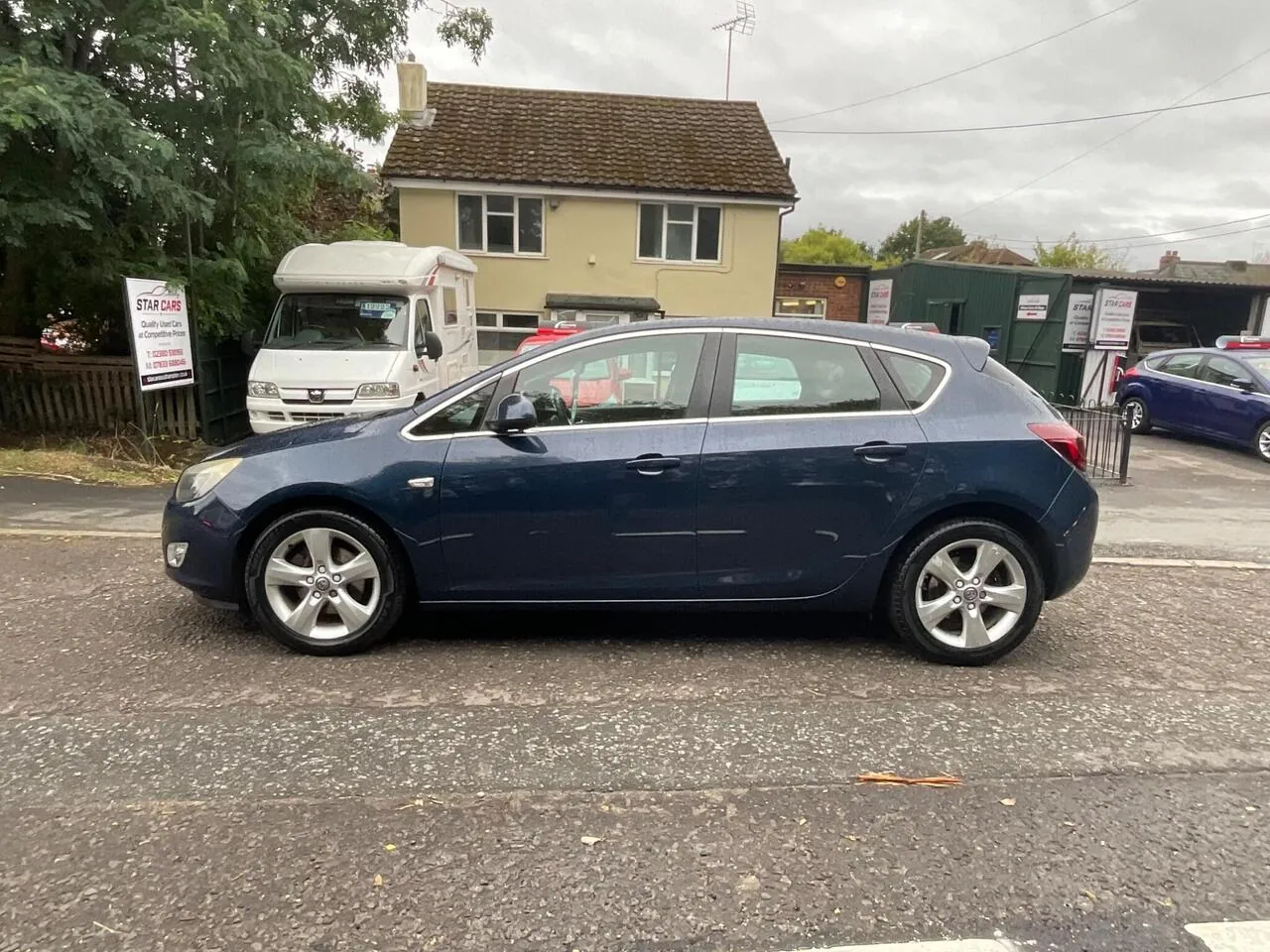 Vauxhall Astra 2011 photo 4