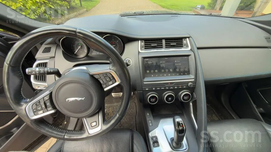 Jaguar E-Pace 2018 photo 4