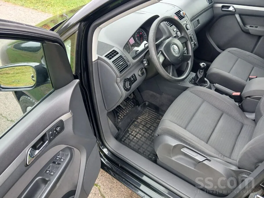 Volkswagen Touran 2005 photo 5