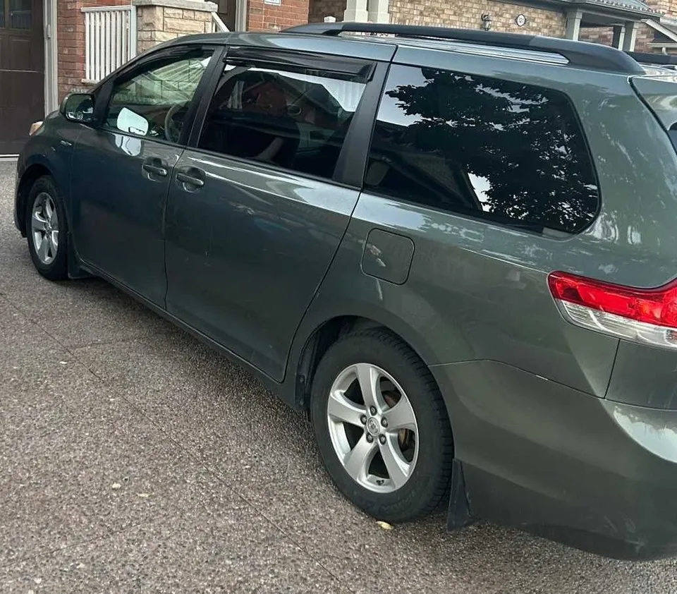 Toyota Sienna 2013 photo 4