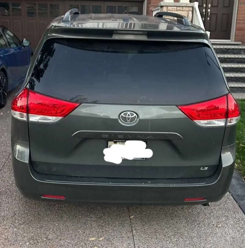 Toyota Sienna 2013 photo 2