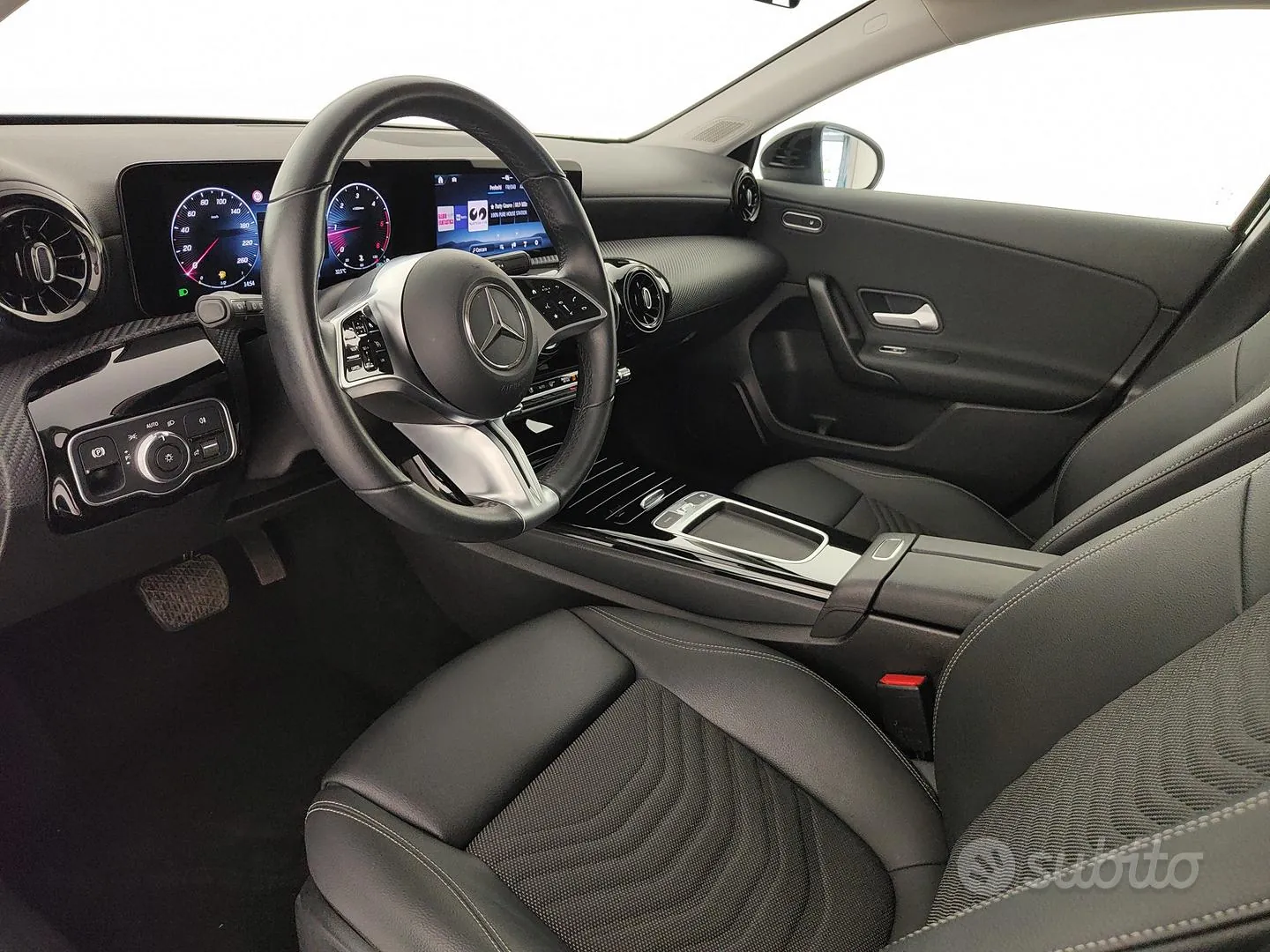 Mercedes-Benz A 180 2023 photo 5