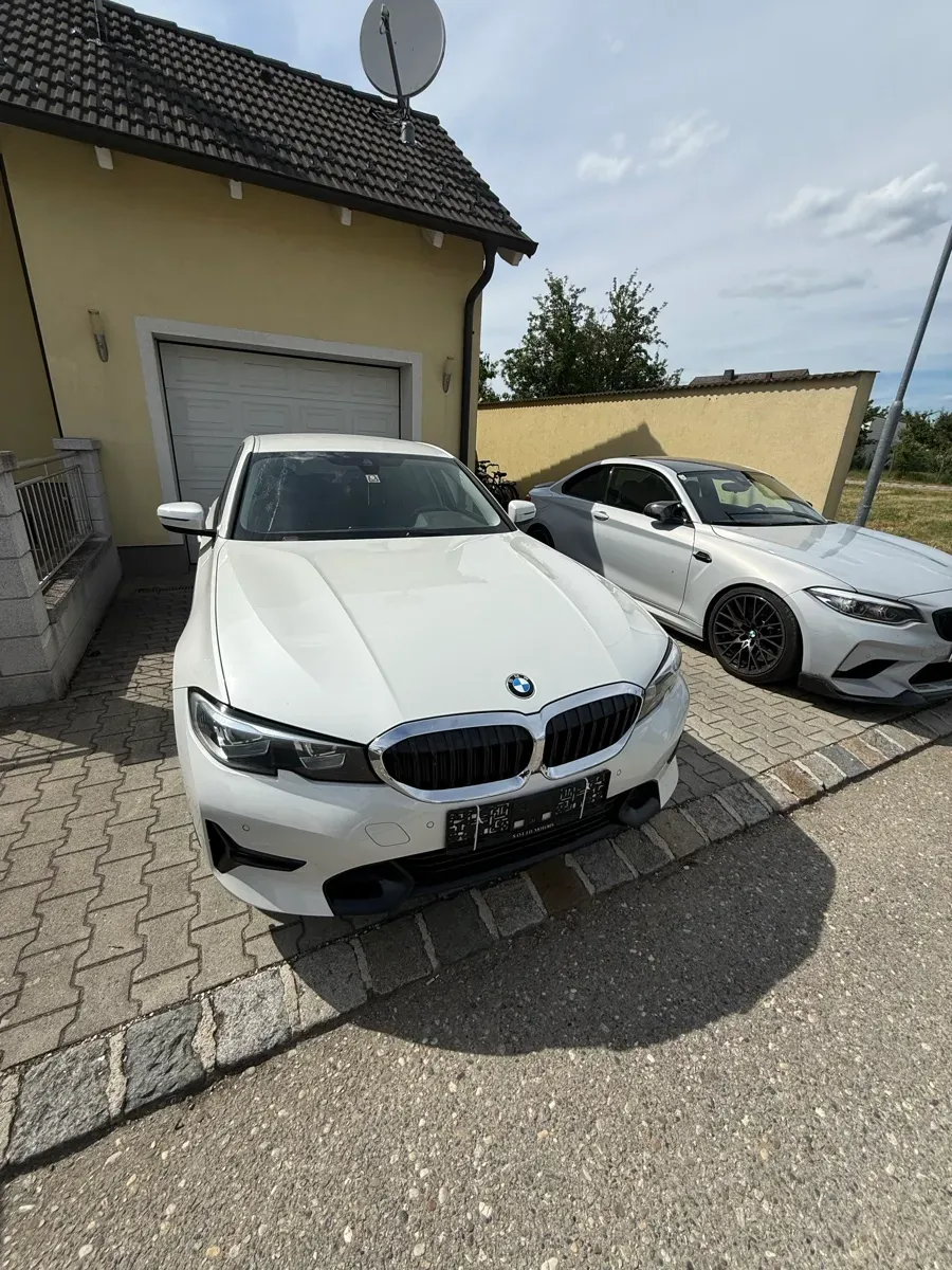 BMW 3 Series 2020 photo 3
