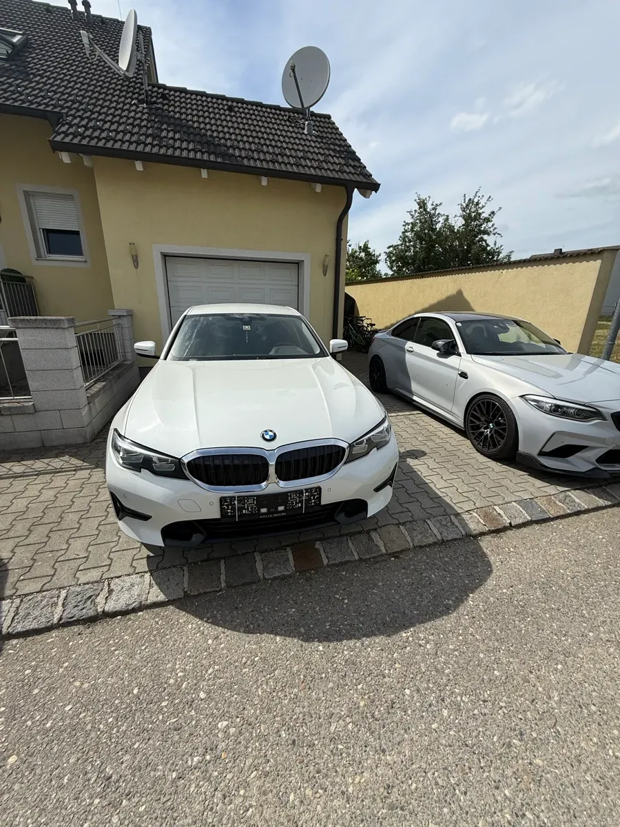 BMW 3 Series 2020 photo 2