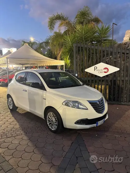 Lancia Ypsilon