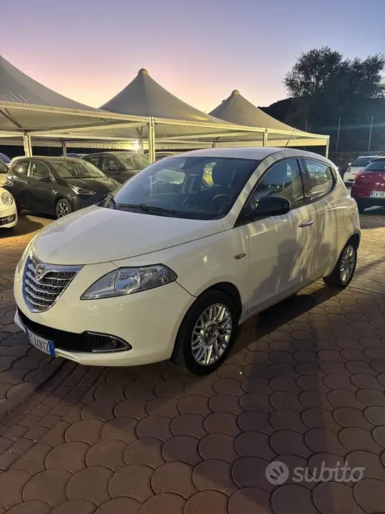 Lancia Ypsilon 2014 photo 2