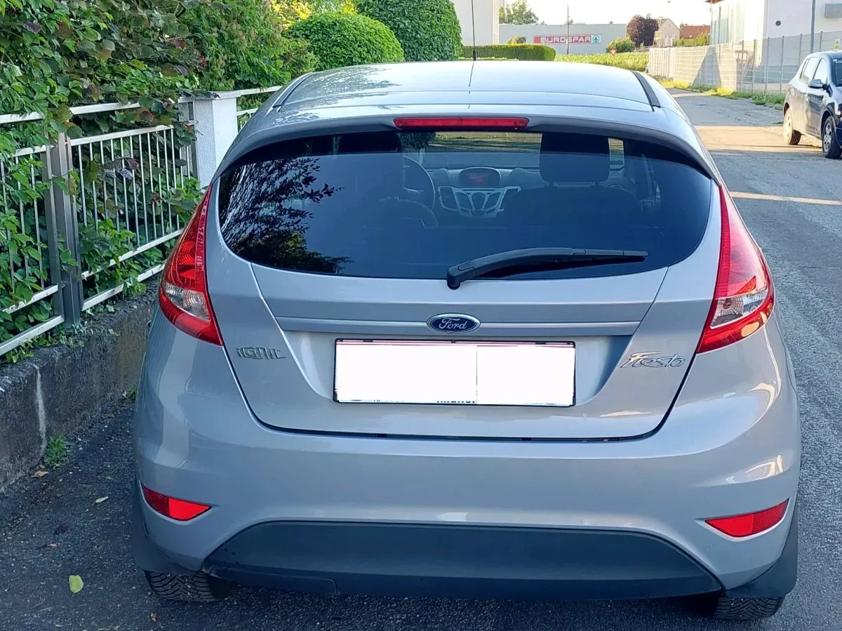Ford Fiesta 2012 photo 2
