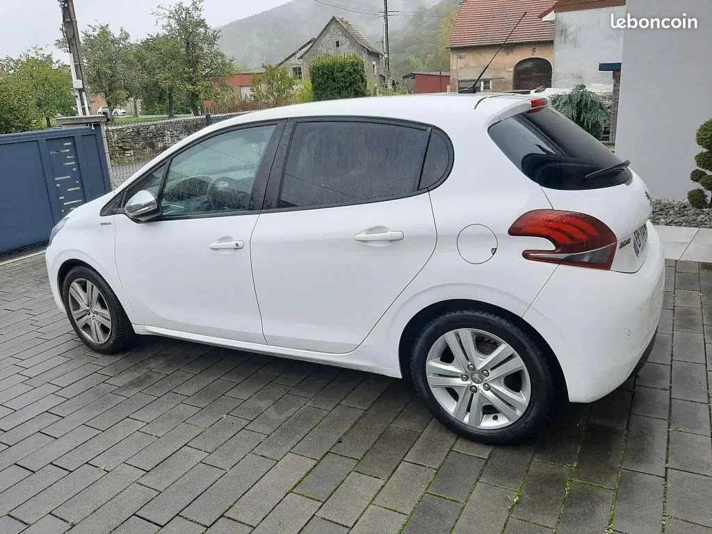 Peugeot 208 2017 photo 2