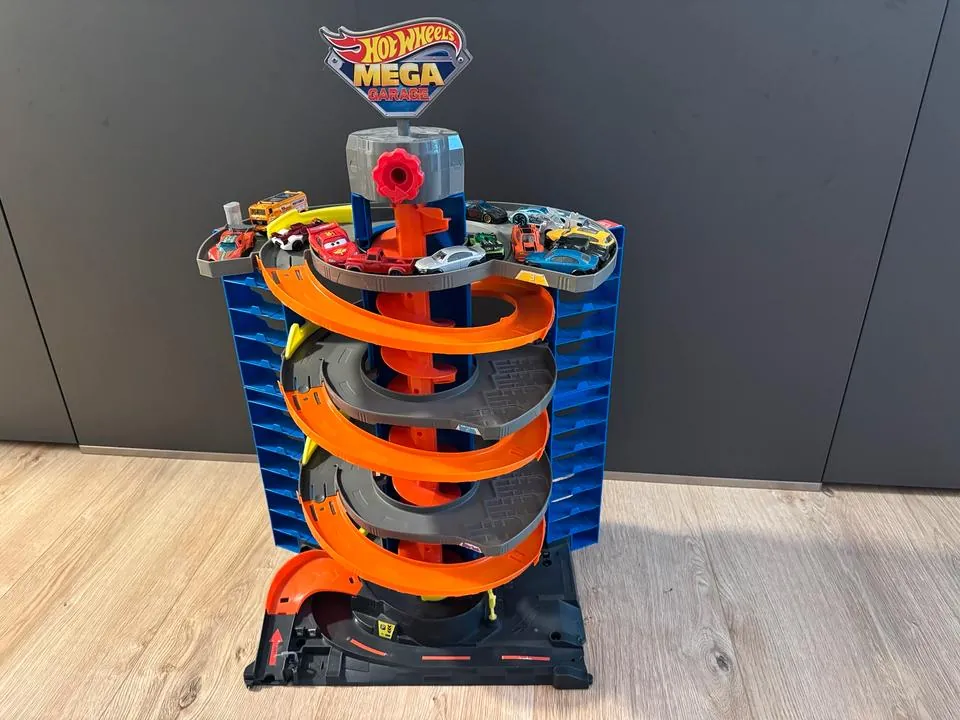 Hot Wheels Mega Garage
