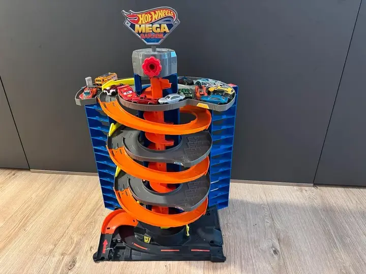 Hot Wheels Mega Garage