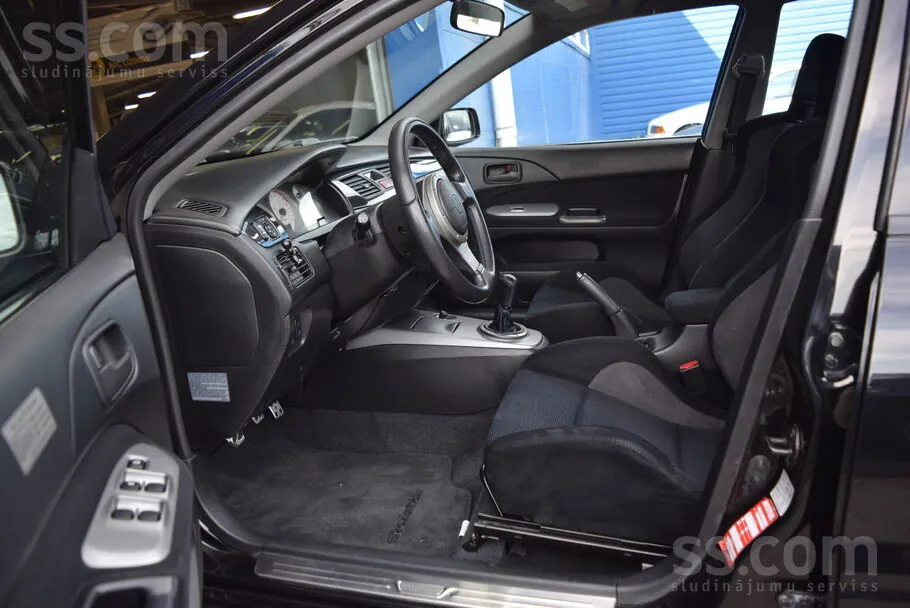 Mitsubishi Lancer Evolution 2001 photo 3