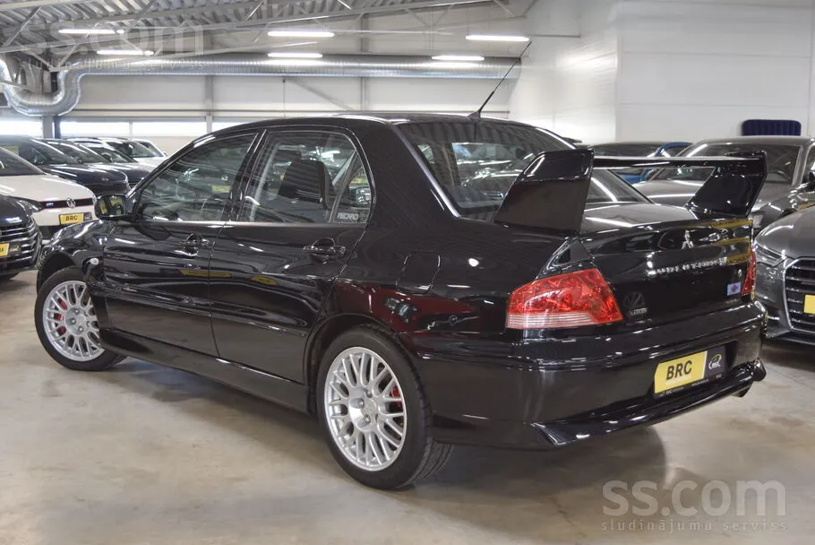 Mitsubishi Lancer Evolution 2001 photo 2