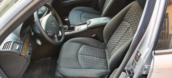 Mercedes-Benz E 200 2004 photo 5