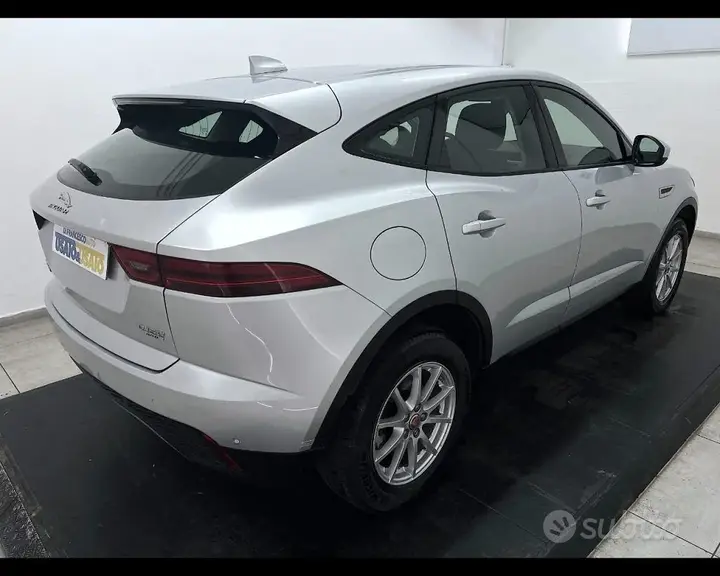 Jaguar E-Pace 2019 photo 4