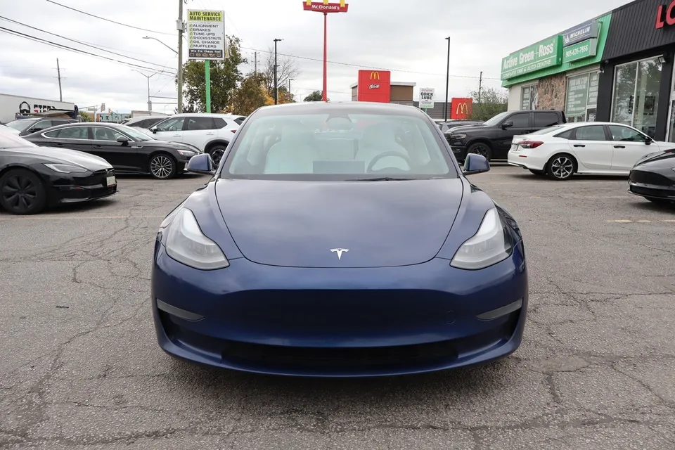 Tesla Model 3 2023 photo 2