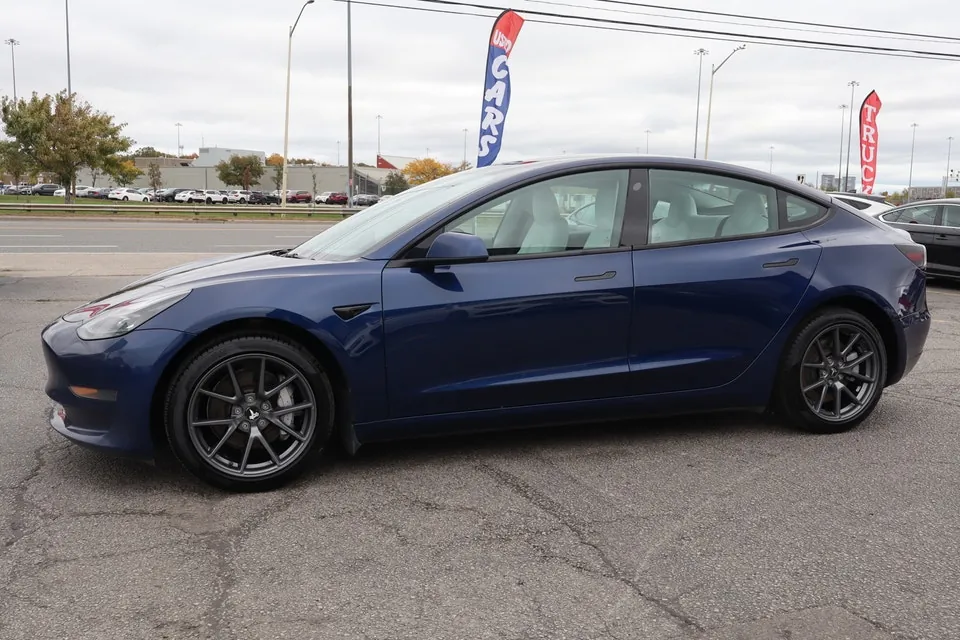 Tesla Model 3 2023 photo 3
