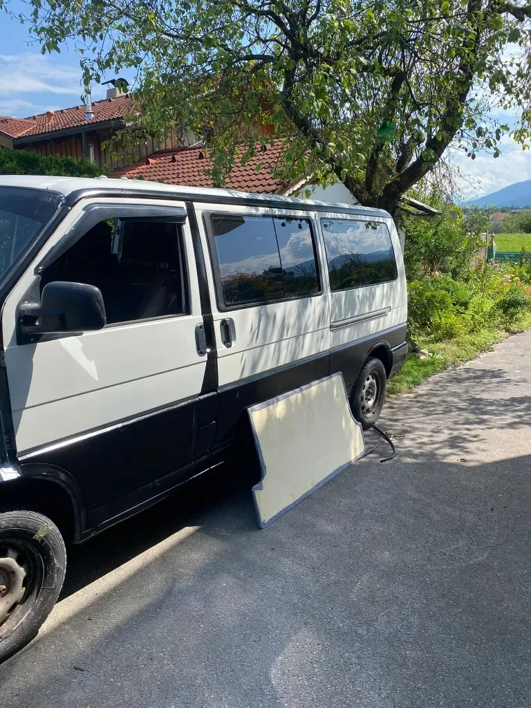 Volkswagen T4 1997 photo 3