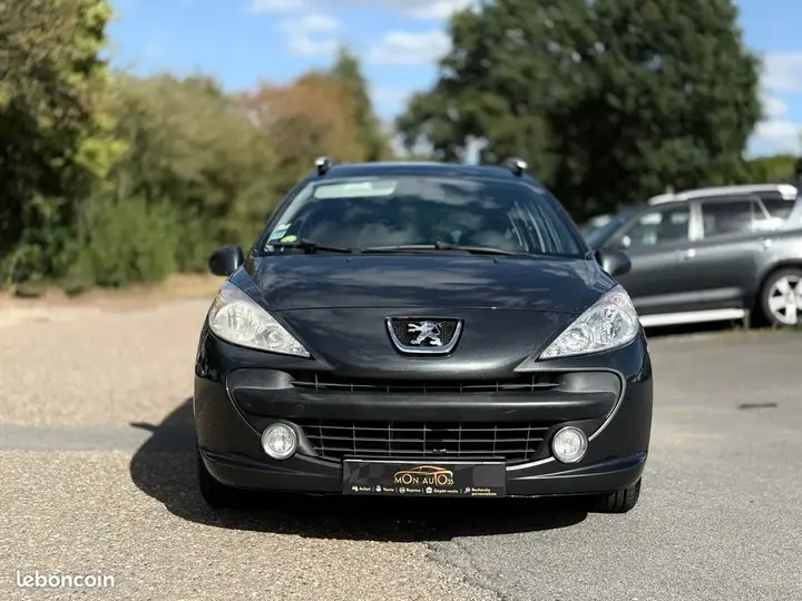Peugeot 207 2008 photo 2