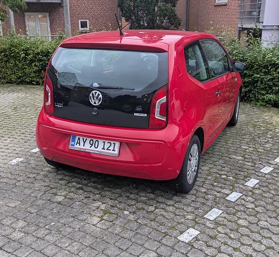 Volkswagen Up 2016 photo 2