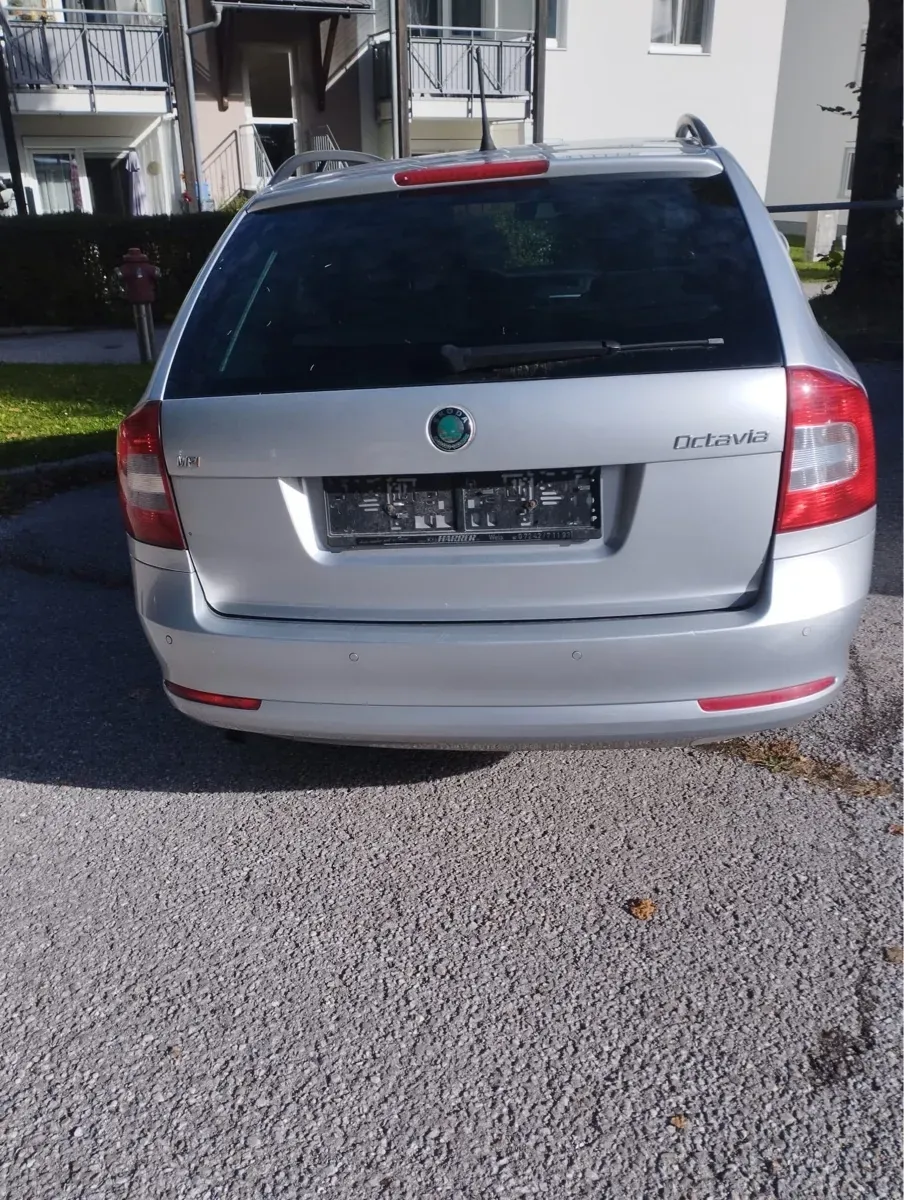 Skoda Octavia 2011 photo 2