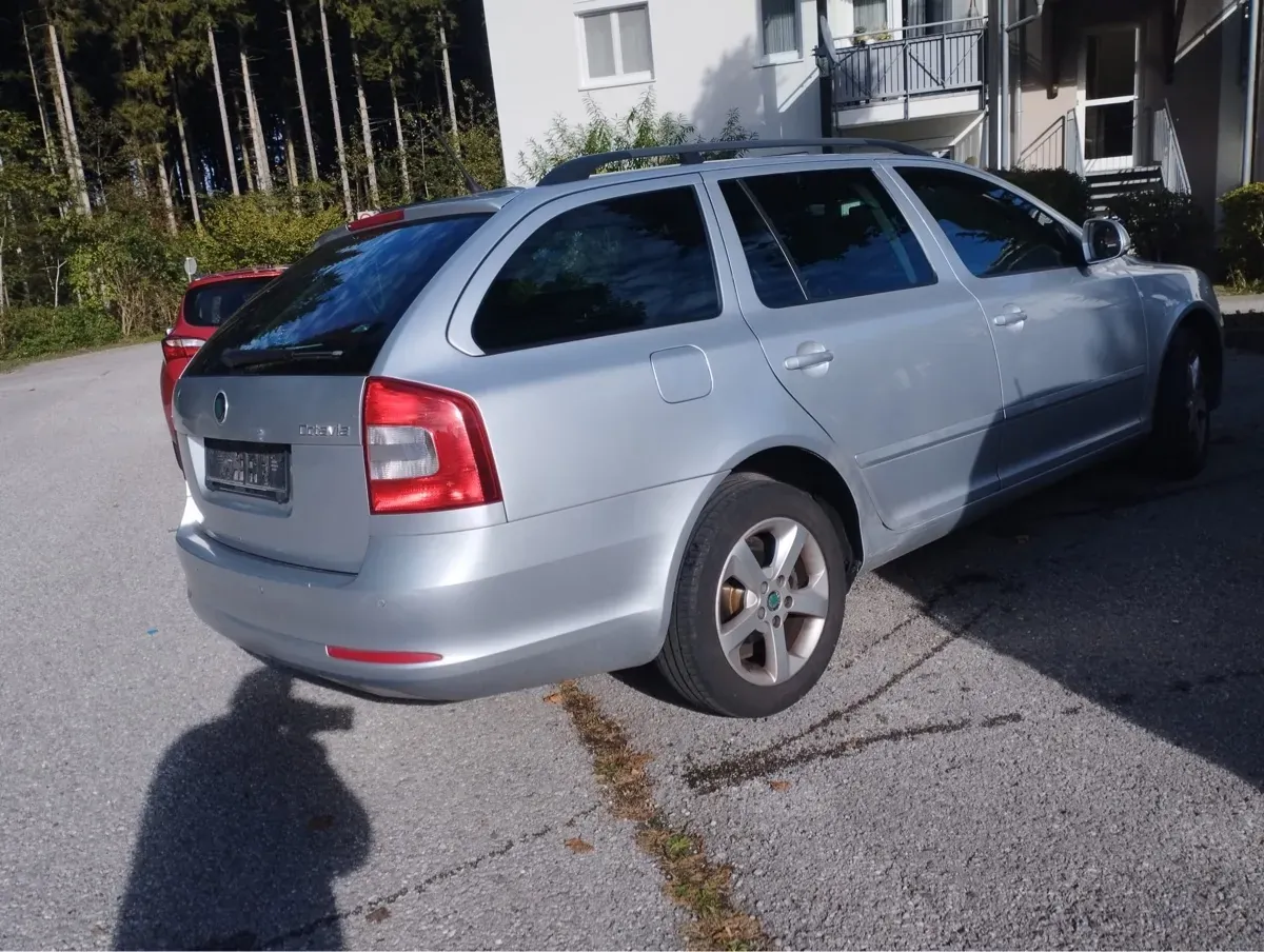 Skoda Octavia 2011 photo 3