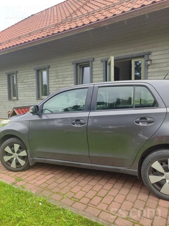 Toyota Urban Cruiser 2009 photo 2