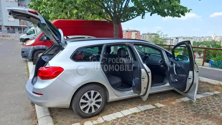 Opel Astra J 2014 photo 5