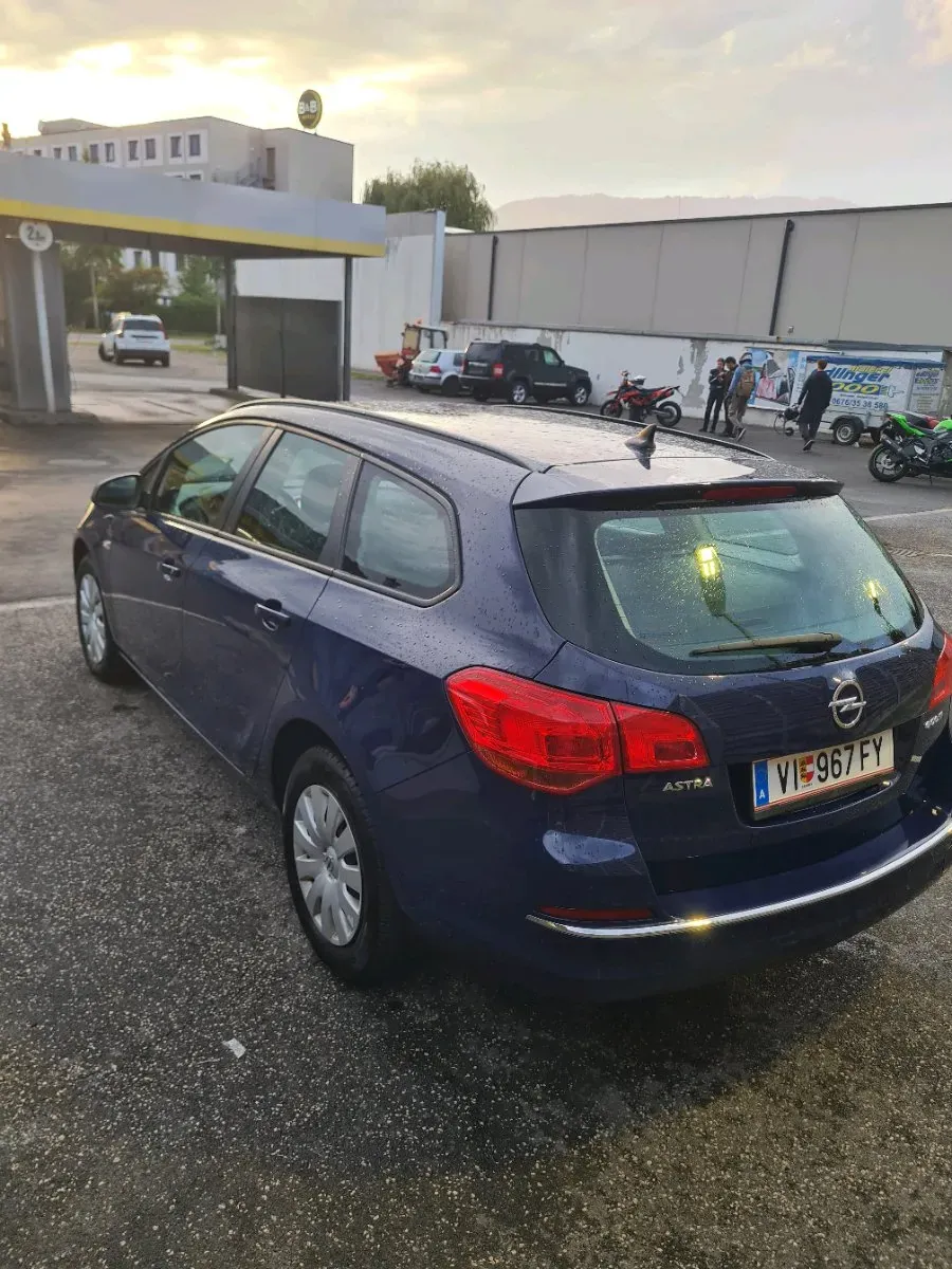 Opel Astra 2015 photo 2