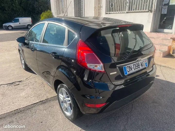 Ford Fiesta 2015 photo 2